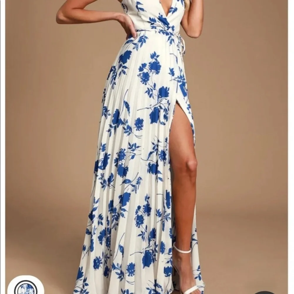 Lulu’s pleated maxi dress - Picture 2 of 6